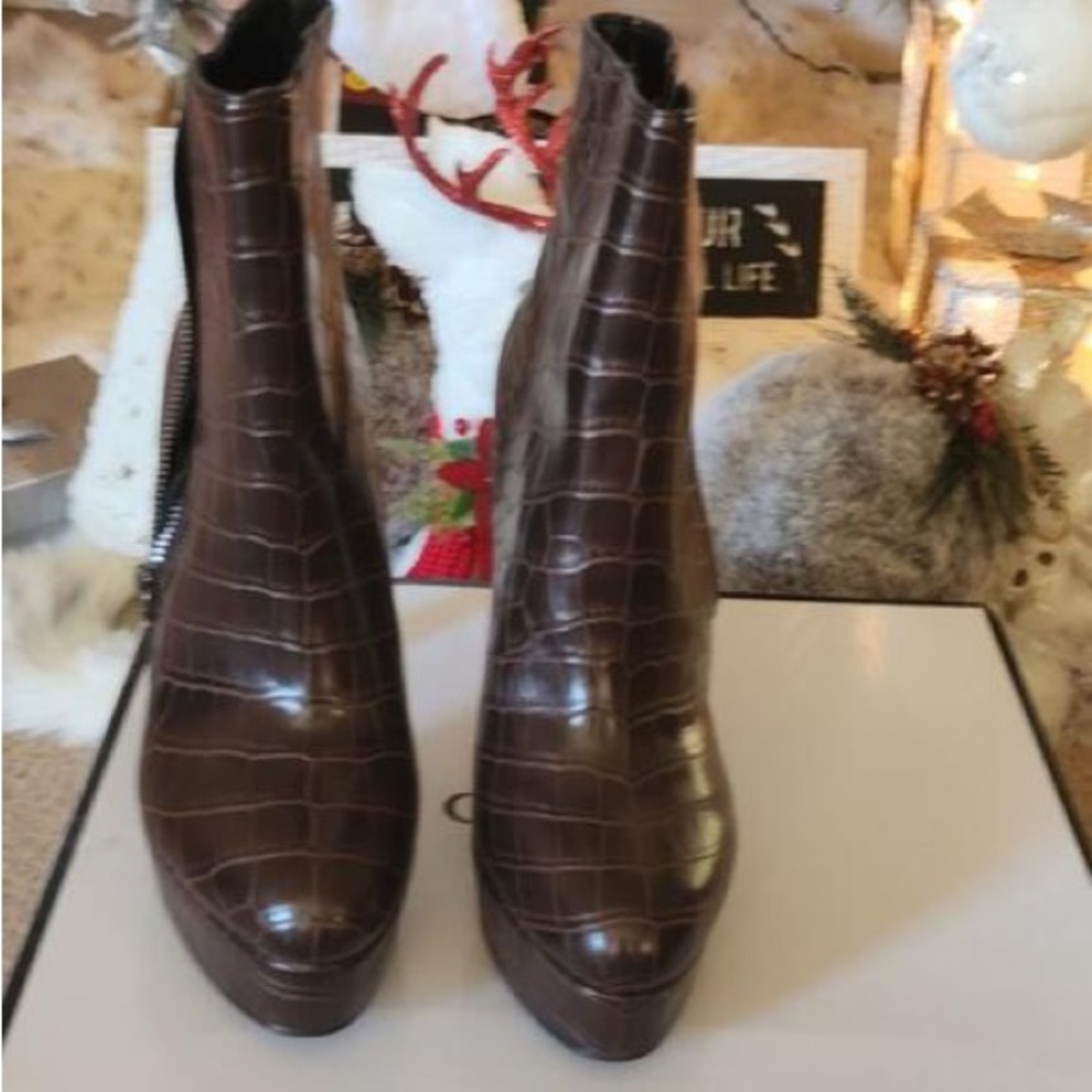 GUESS Boot heels - Picture 3 of 7